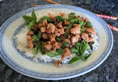 Gretchen’s table: Spicy basil chicken stir-fry with green beans has punch and crunch